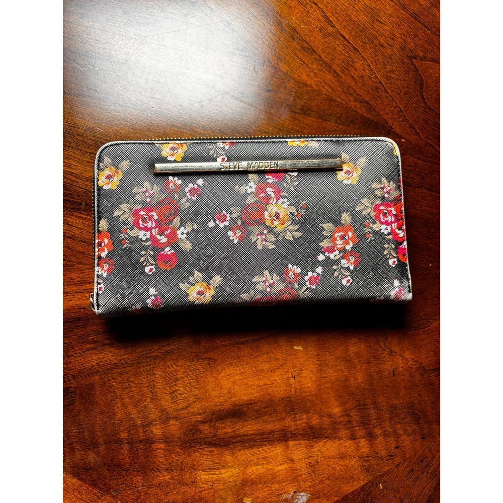 Steve Madden Floral Zip Around Wallet Black Multi Faux Leather Gold Hardware